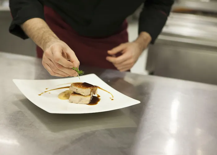 Urh Ciutat De Отель